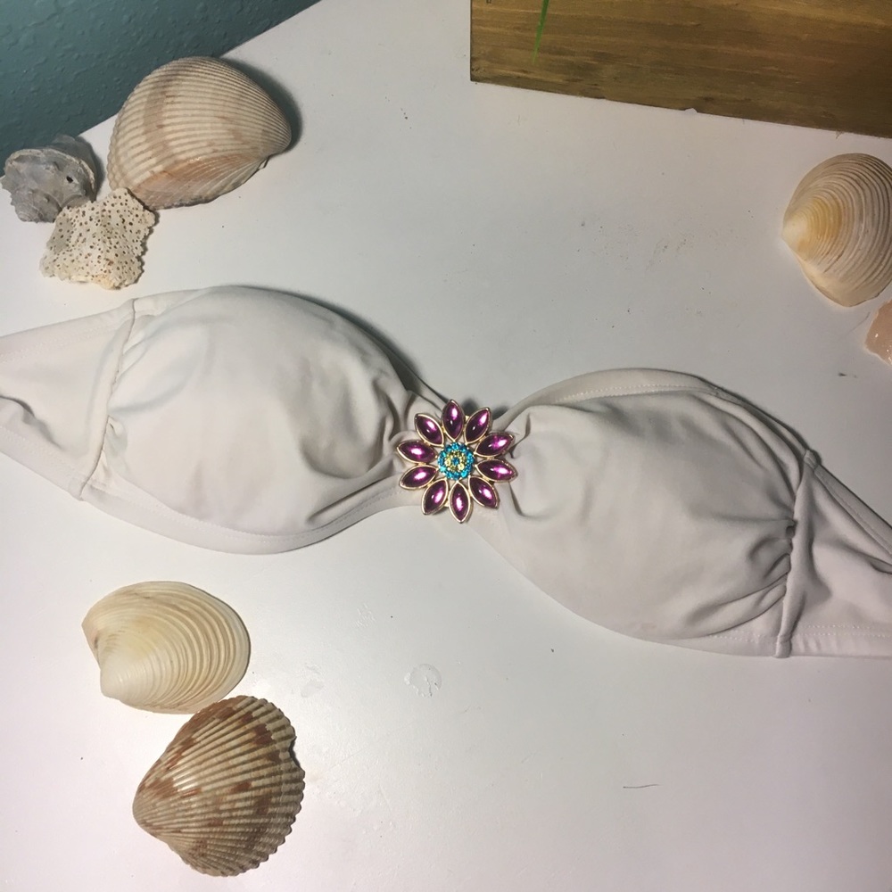 Strapless white bikini top w/ flower gem